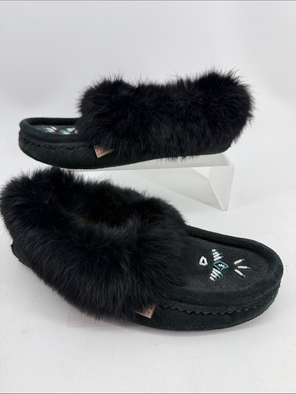 LAURENTIAN CHIEF Slipper Fur Trim, orlon, beaded.